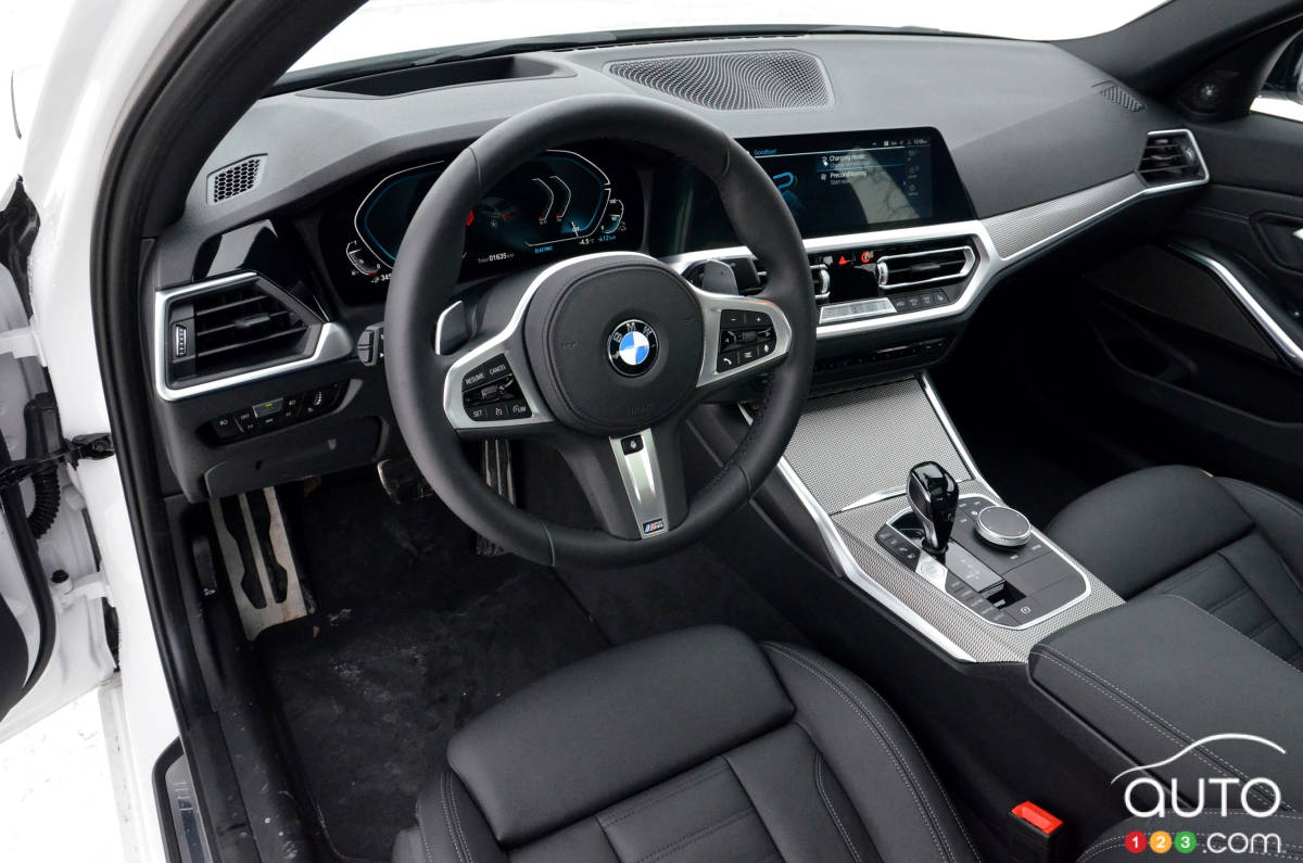 BMW 330e xDrive 2021, intérieur